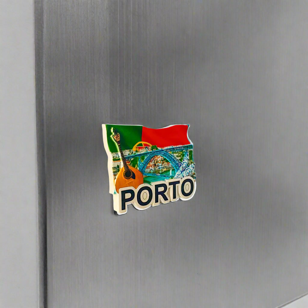 Fridge magnet with 'Porto' design on a metallic surface