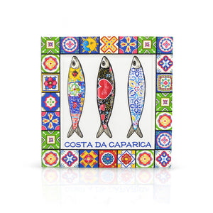 Costa da Caparica souvenir magnet with three stylized sardines and colorful Portuguese tile border, representing traditional Portugal souvenirs.