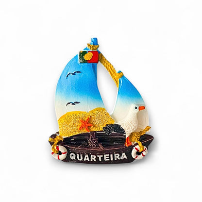 Aimant de réfrigérateur Quarteira – Souvenir du Portugal avec motif voilier, mouette et plage