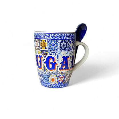 Portugiesische Souvenir-Keramiktasse mit traditionellen blauen Fliesenmotiven und dunkelblauem Löffel – Geschenkbox inklusive

