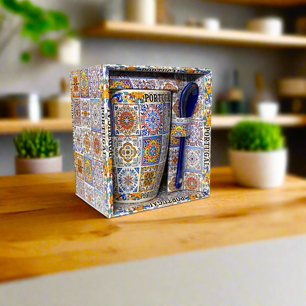 Portugal Keramik Souvenirbecher mit farbenfrohem traditionellem Fliesenmuster und einem Löffel – Geschenkbox inklusive